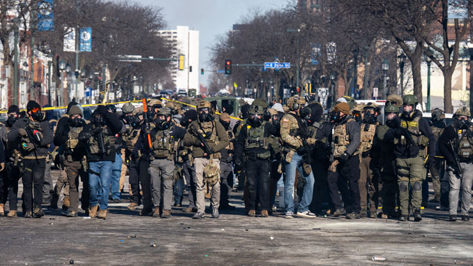 Ameerika tänavatel on puhkenud lahingud ning see võib lõppeda sõjaseisukorra kehtestamisega USA suuremates linnades